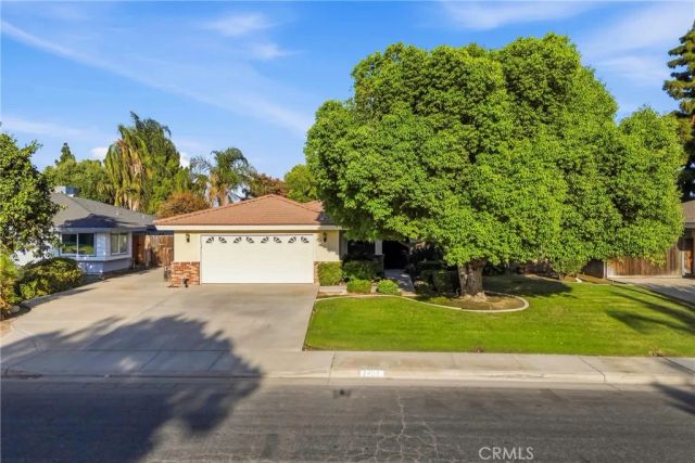 2408 Courtleigh Drive, Bakersfield, CA 93309