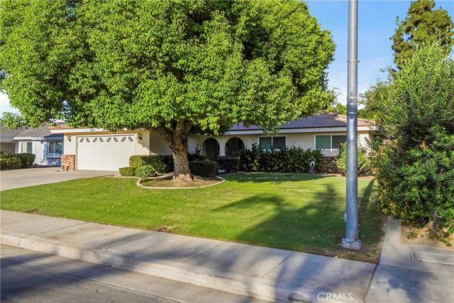 2408 Courtleigh Drive, Bakersfield, CA 93309