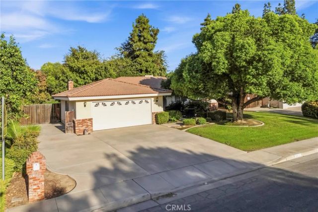 2408 Courtleigh Drive, Bakersfield, CA 93309