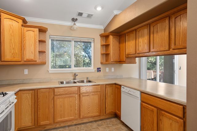 3710 Indio Way, Redding, CA 96002