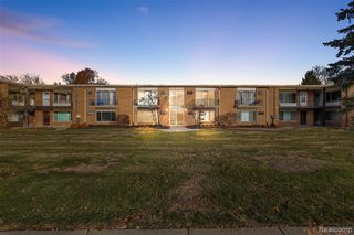 2859 E Maple Road 15, Birmingham, MI 48009