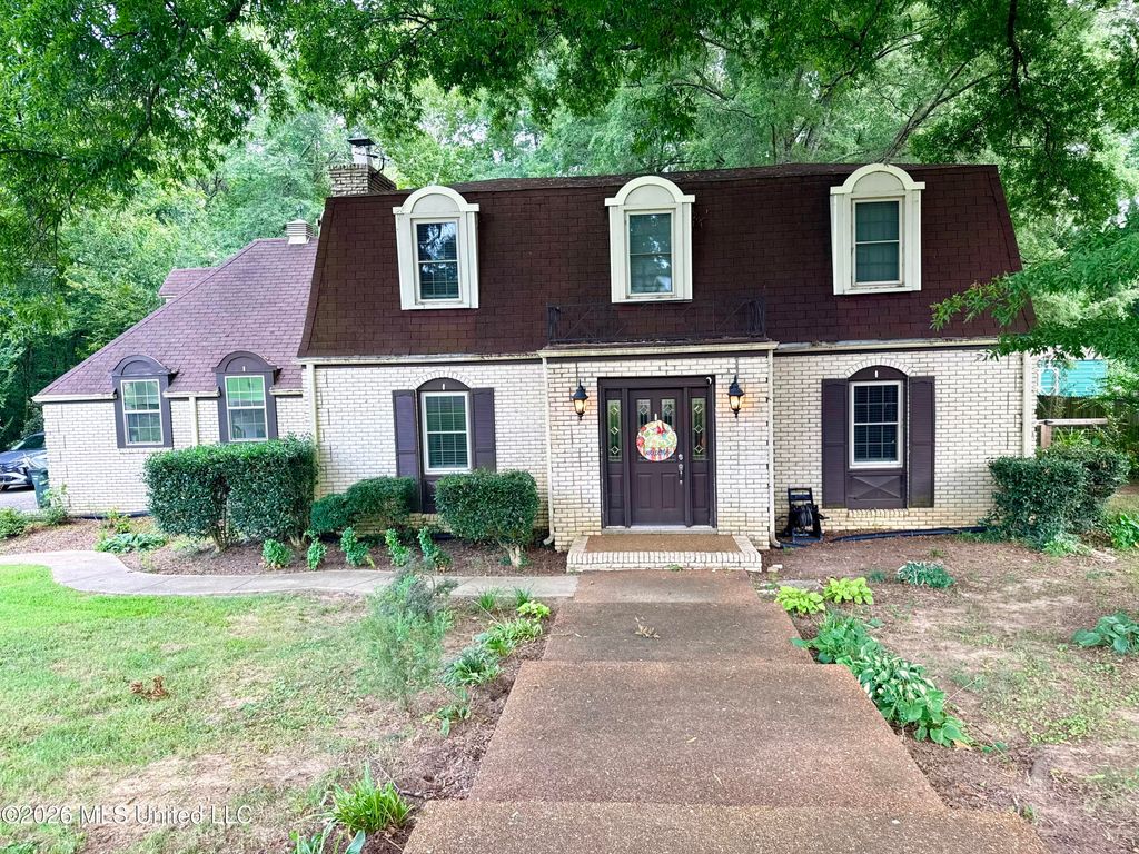 109 Brookside Drive, Senatobia, MS 38668 — exterior