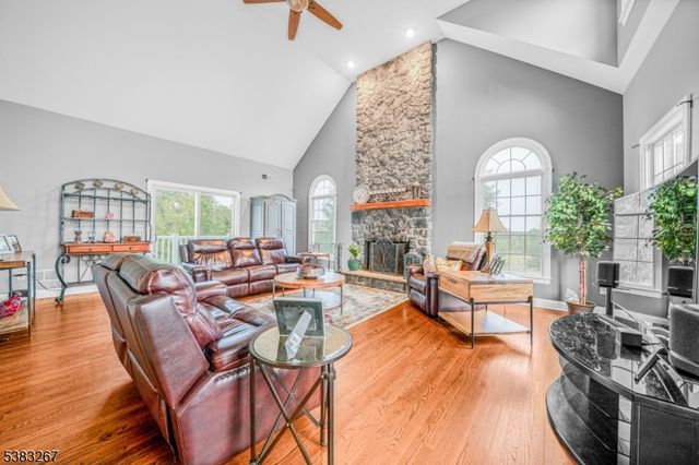 8 Hemingway Dr, Alexandria Twp., NJ 08848