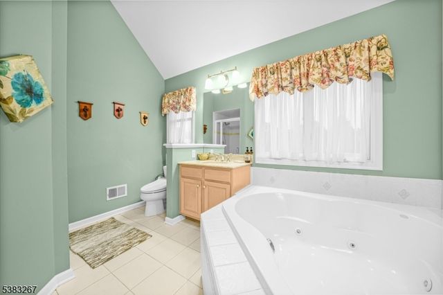 8 Hemingway Dr, Alexandria Twp., NJ 08848