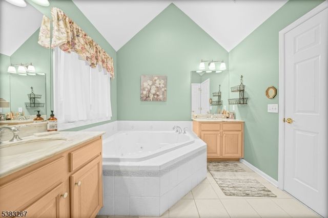 8 Hemingway Dr, Alexandria Twp., NJ 08848