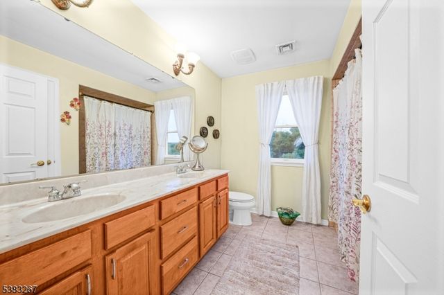 8 Hemingway Dr, Alexandria Twp., NJ 08848