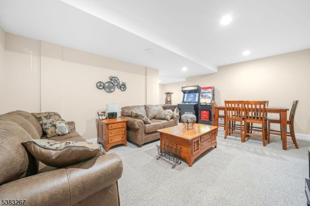8 Hemingway Dr, Alexandria Twp., NJ 08848