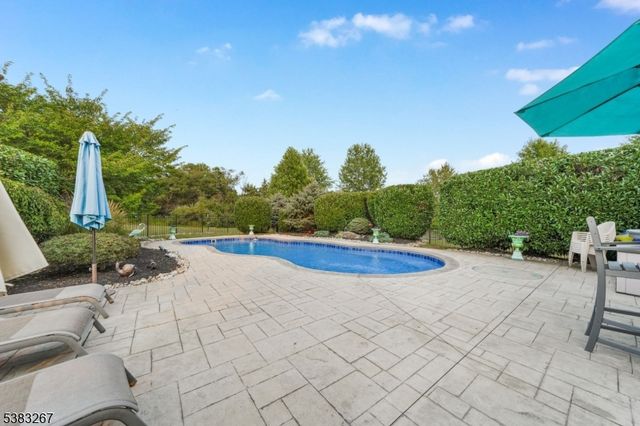 8 Hemingway Dr, Alexandria Twp., NJ 08848