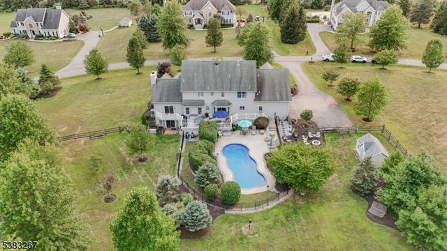8 Hemingway Dr, Alexandria Twp., NJ 08848