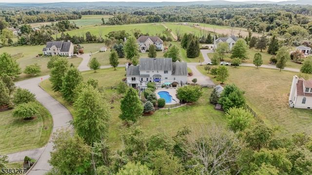 8 Hemingway Dr, Alexandria Twp., NJ 08848