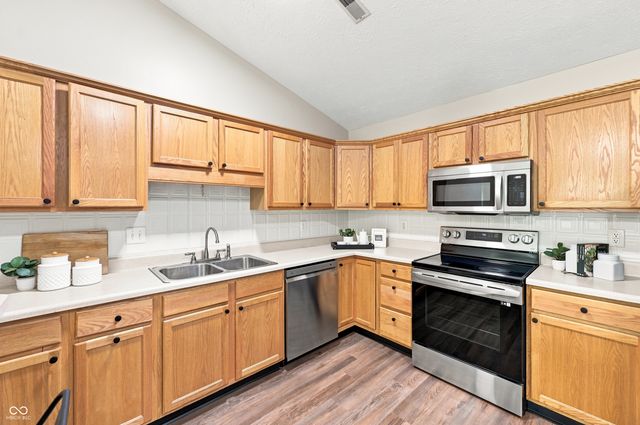 3924 Gray Pond Court, Indianapolis, IN 46237