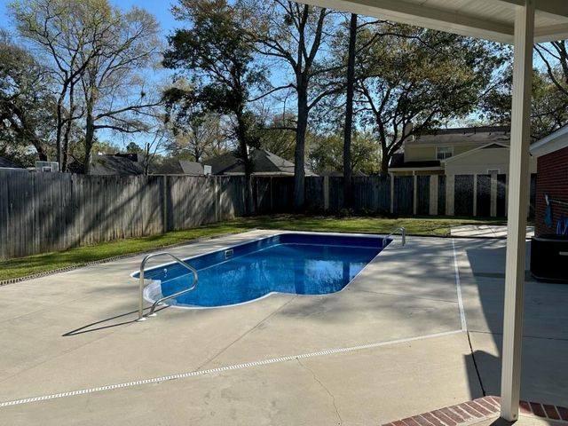 6108 Sturbridge Drive, Mobile, AL 36609