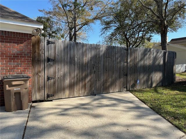 6108 Sturbridge Drive, Mobile, AL 36609