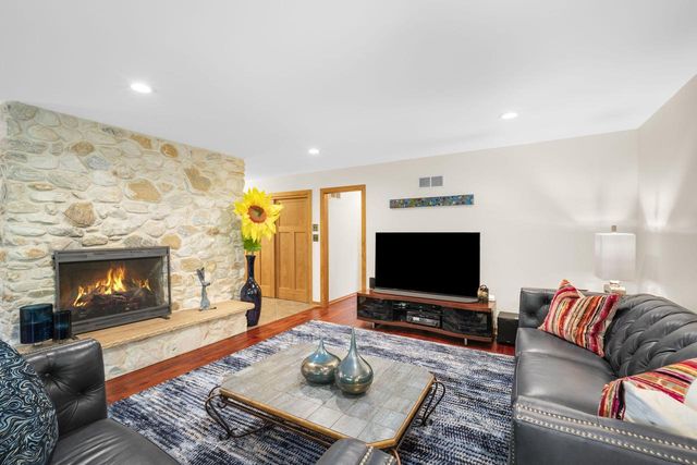 W74N755 Spruce AVENUE, Cedarburg, WI 53012