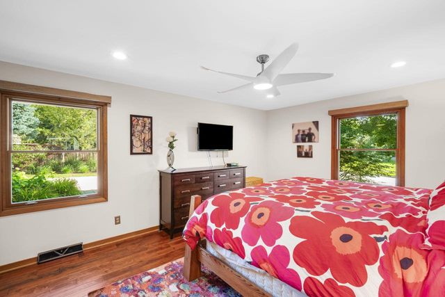 W74N755 Spruce AVENUE, Cedarburg, WI 53012
