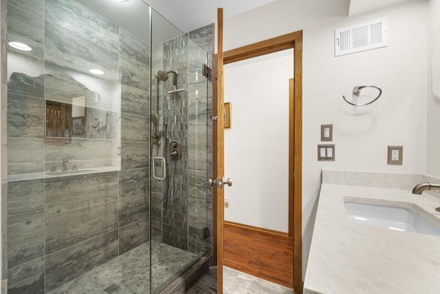 W74N755 Spruce AVENUE, Cedarburg, WI 53012