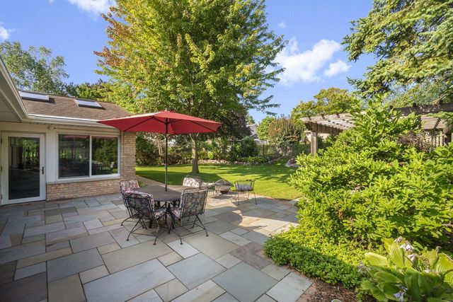 W74N755 Spruce AVENUE, Cedarburg, WI 53012