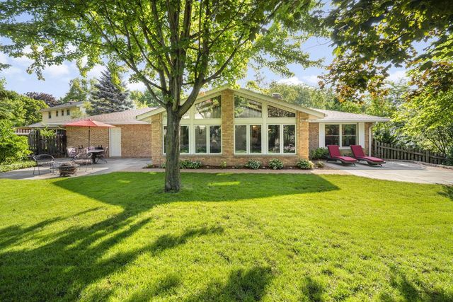 W74N755 Spruce AVENUE, Cedarburg, WI 53012