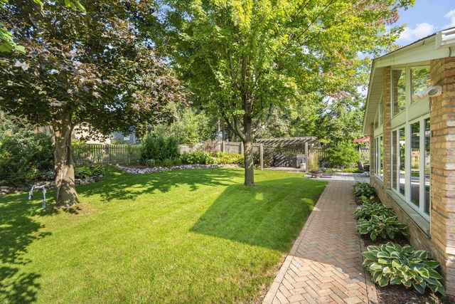 W74N755 Spruce AVENUE, Cedarburg, WI 53012