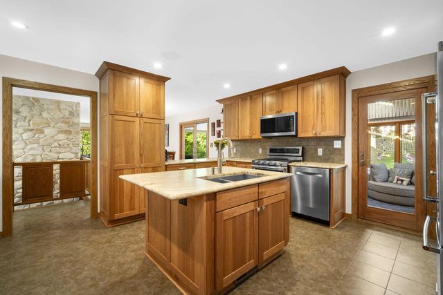 W74N755 Spruce AVENUE, Cedarburg, WI 53012