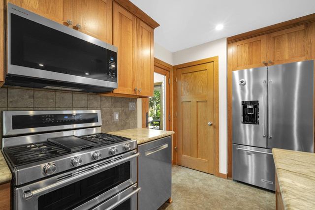 W74N755 Spruce AVENUE, Cedarburg, WI 53012