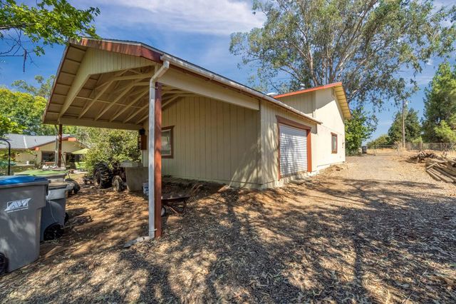 11801 N Mckelvy Ave, Clovis, CA 93619