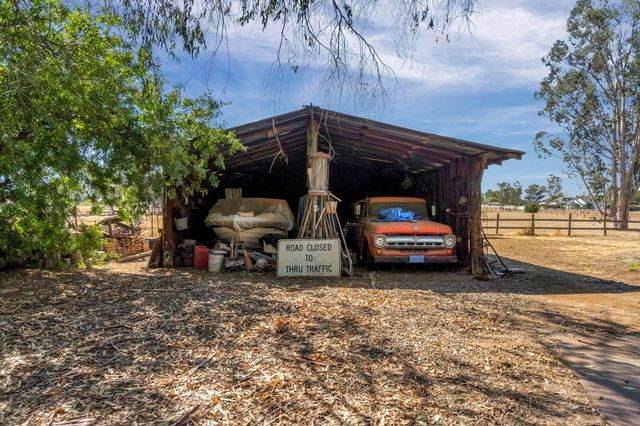 11801 N Mckelvy Ave, Clovis, CA 93619