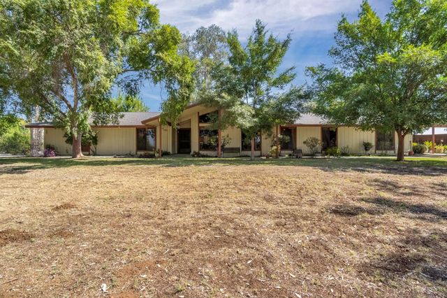 11801 N Mckelvy Ave, Clovis, CA 93619