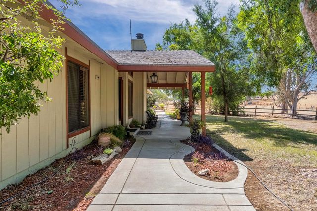 11801 N Mckelvy Ave, Clovis, CA 93619