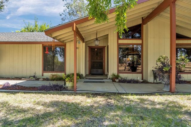 11801 N Mckelvy Ave, Clovis, CA 93619