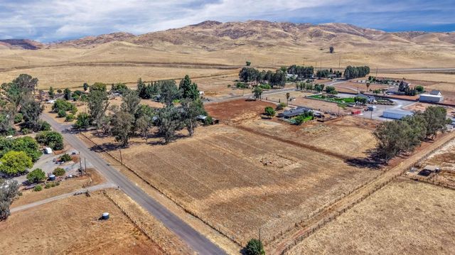 11801 N Mckelvy Ave, Clovis, CA 93619