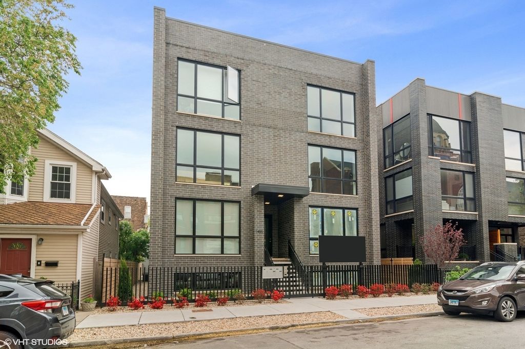 1455 W Superior Street 2E, Chicago, IL 60642