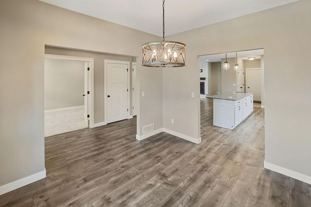 316 Prairie Way S, Bayport, MN 55003