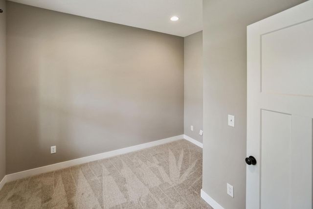 316 Prairie Way S, Bayport, MN 55003