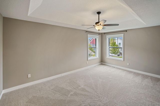 316 Prairie Way S, Bayport, MN 55003