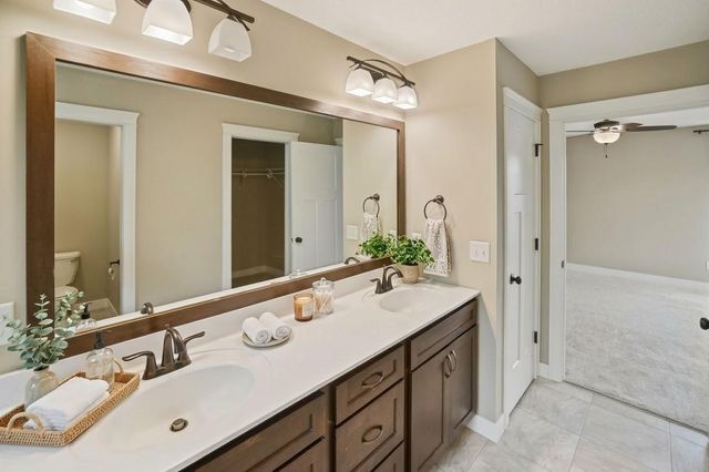316 Prairie Way S, Bayport, MN 55003