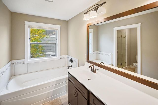 316 Prairie Way S, Bayport, MN 55003