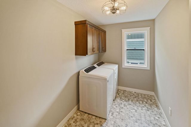 316 Prairie Way S, Bayport, MN 55003