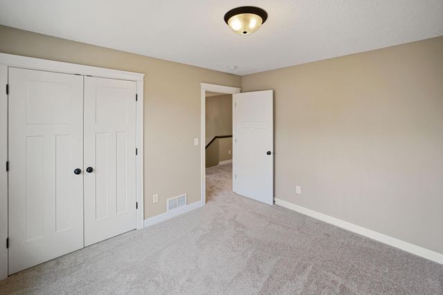 316 Prairie Way S, Bayport, MN 55003