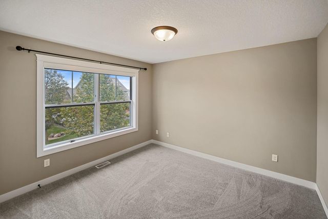 316 Prairie Way S, Bayport, MN 55003