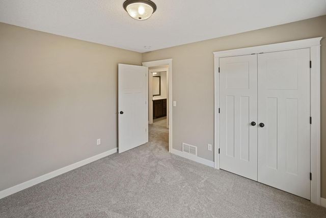 316 Prairie Way S, Bayport, MN 55003