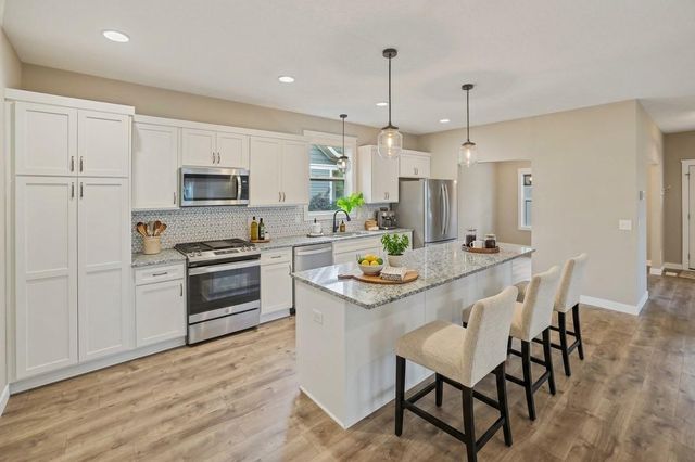 316 Prairie Way S, Bayport, MN 55003