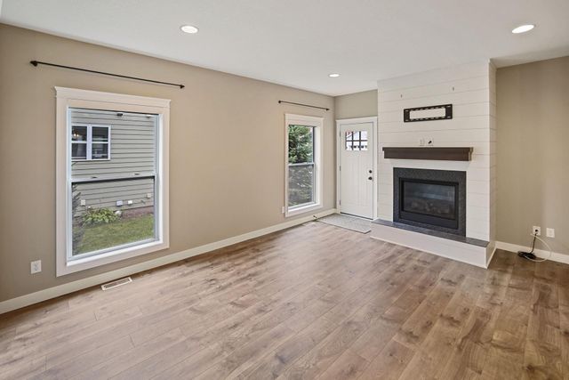 316 Prairie Way S, Bayport, MN 55003