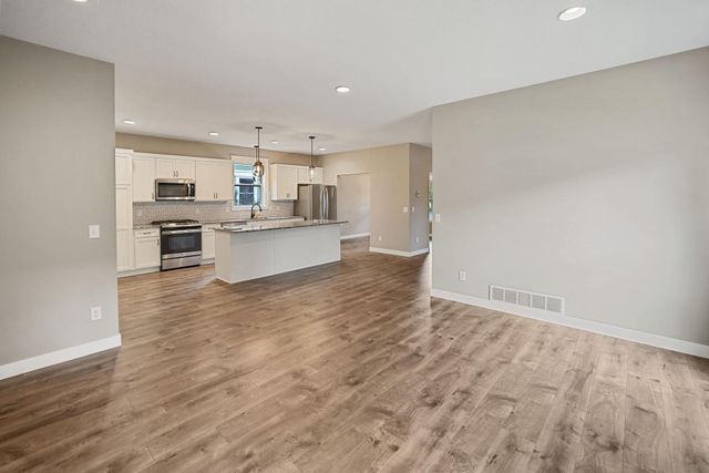 316 Prairie Way S, Bayport, MN 55003