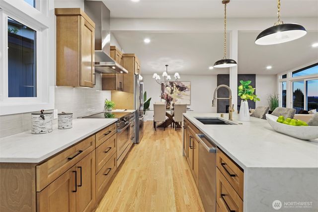 4360 Somerset Boulevard SE, Bellevue, WA 98006