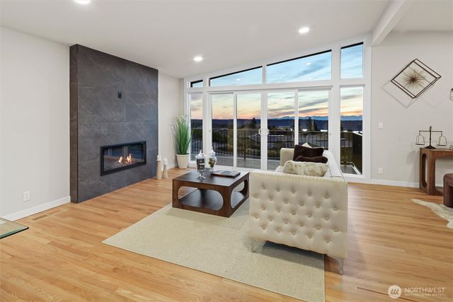 4360 Somerset Boulevard SE, Bellevue, WA 98006