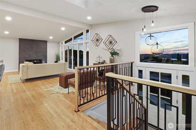 4360 Somerset Boulevard SE, Bellevue, WA 98006
