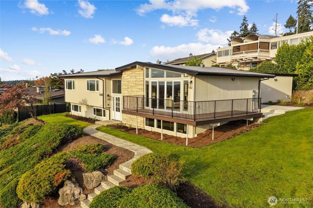 4360 Somerset Boulevard SE, Bellevue, WA 98006