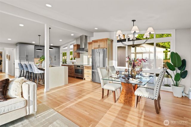 4360 Somerset Boulevard SE, Bellevue, WA 98006