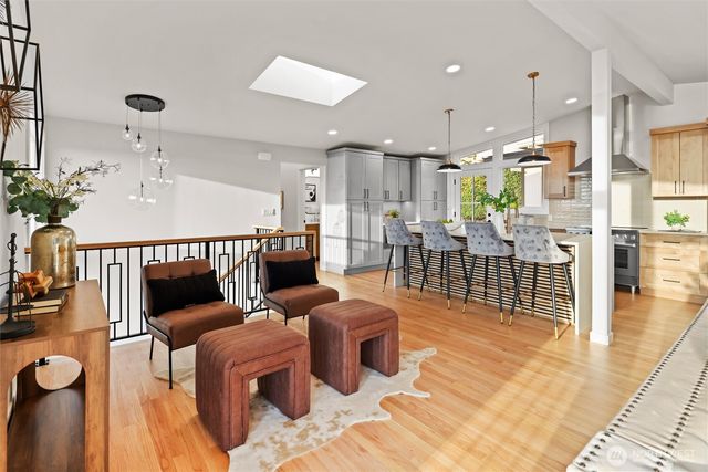 4360 Somerset Boulevard SE, Bellevue, WA 98006